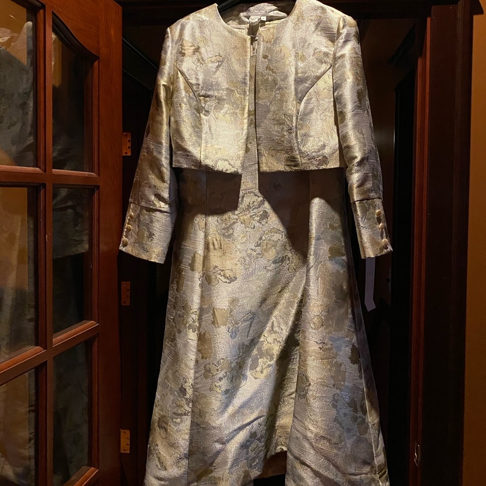 Beautiful Brand new high low suit